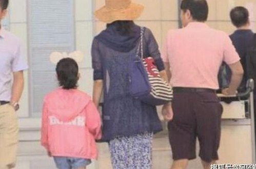 从甜蜜瞬间到塌房危机：娱乐圈那些年吃瓜的不眠夜