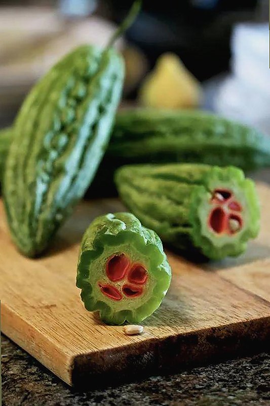 兔兔成都新作曝光，三人行戏码引发网友热议