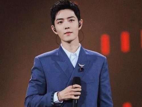 秦霄贤“认字”事件再掀热议：背后隐藏的娱乐圈反差现象